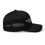 Black trucker hat with 'MAKE PO AFRAT' text, patriotic American style cap for patriots